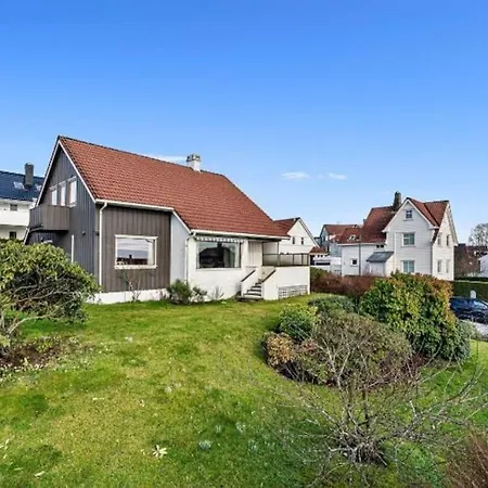Villa Sentralt Pa Byhaugen, Naer Ons Stavanger
