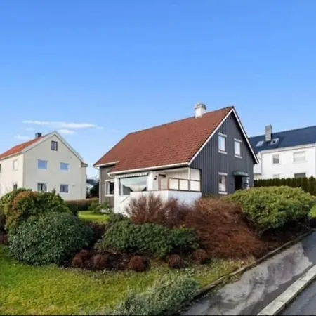 Sentralt Pa Byhaugen, Naer Ons * Stavanger